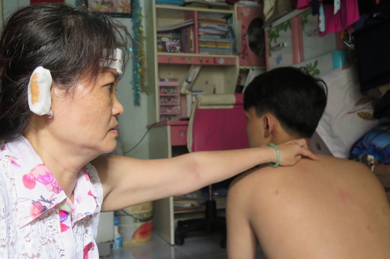 Bi danh nhieu lan, viet Facebook cau cuu Bo truong Cong an hinh anh