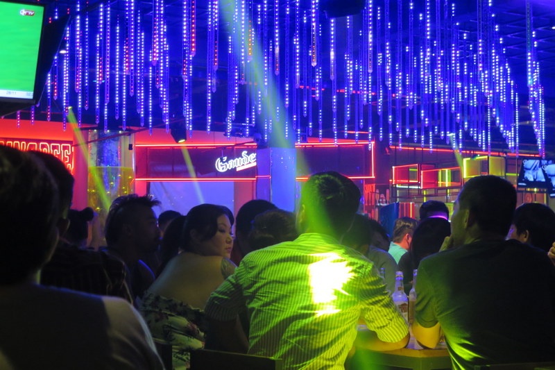 Phat nha hang mo nhac lon anh huong khu dan cu hinh anh