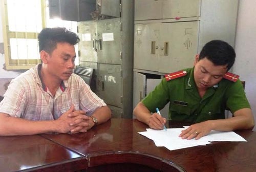 Tài xế Toàn tại cơ quan công an. Ảnh: Phước Hòa.