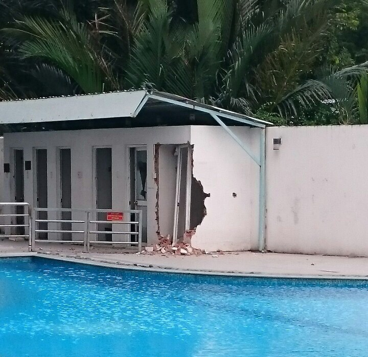 Người dân sợ lấp hồ bơi sẽ không có nước chữa cháy khi xảy ra hỏa hoạn. 