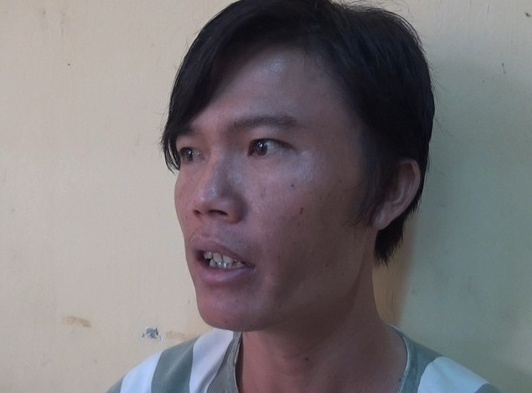 Nghi can đâm chết tình địch đến công an đầu thú. Ảnh: Công an cung cấp.