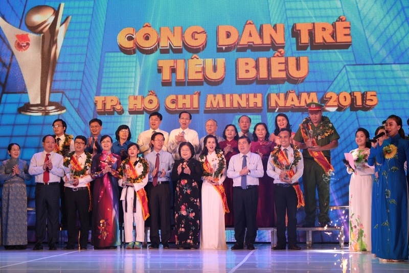 6 cong dan tieu bieu TP HCM nam 2015 duoc vinh danh hinh anh