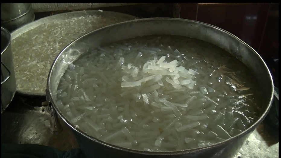 Phat hien 2 co so mut Tet dung hoa chat tay trang hinh anh