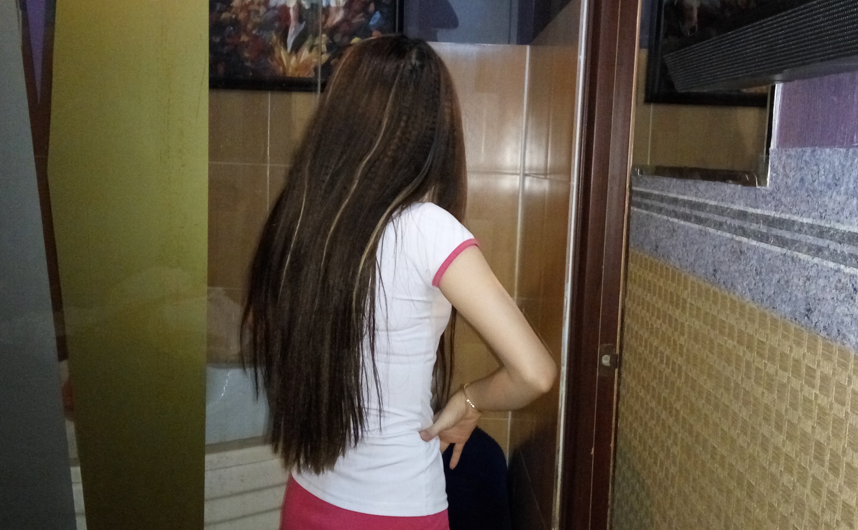 Nu tiep vien massage tang ca kich duc cho khach hinh anh