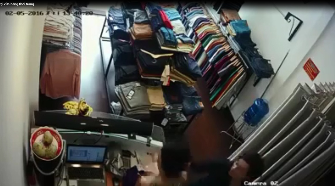 Clip ten cuop danh nguoi ban hang ngat xiu hinh anh