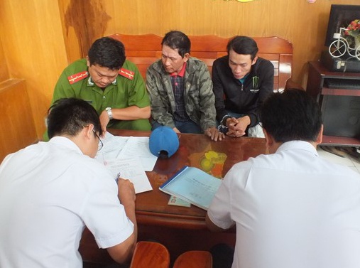 Pha duong day cung cap gai ban dam o Sai Gon hinh anh