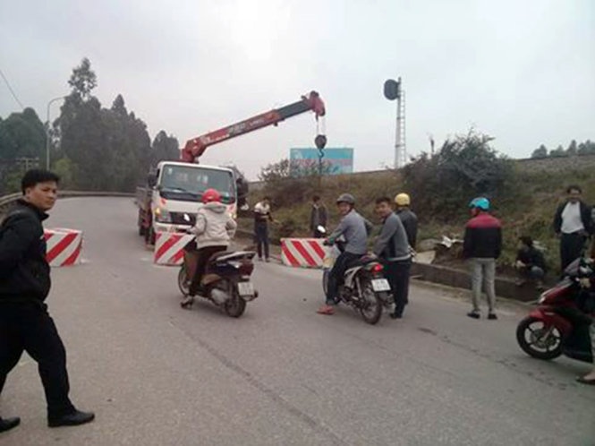 Dan phan ung vi cho rang bi ep di qua cau BOT hinh anh