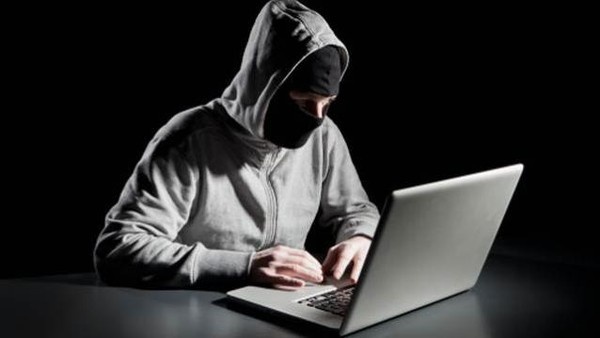 Chiem doat tai khoan Facebook cua nguoi khac de lua dao hinh anh