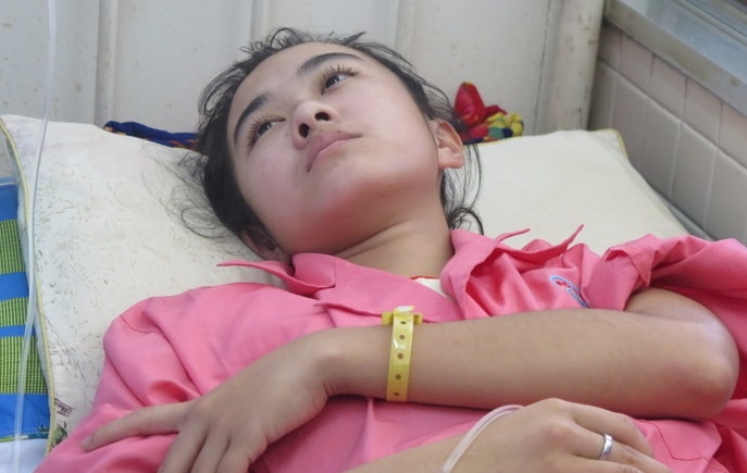 Bo truong Tien hua giup nu sinh bi cua chan thanh bac si hinh anh