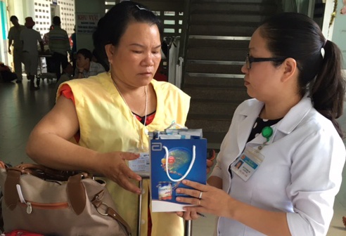 ong Huynh Van Nen duoc mien vien phi anh 1