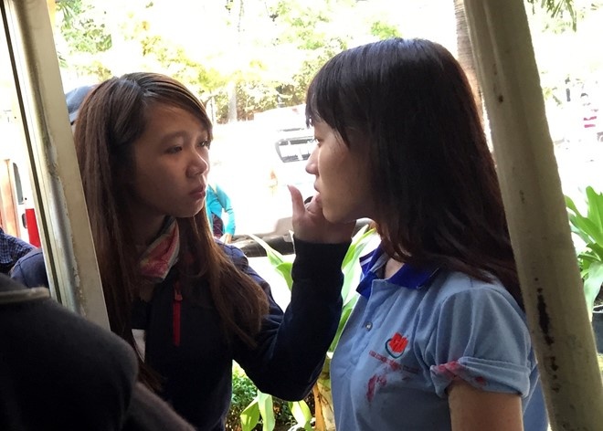 Nghi can tat axit 2 sinh vien bi bat hinh anh