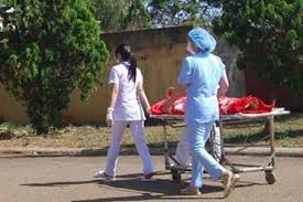 Gia dinh san phu tu vong to benh vien tac trach hinh anh