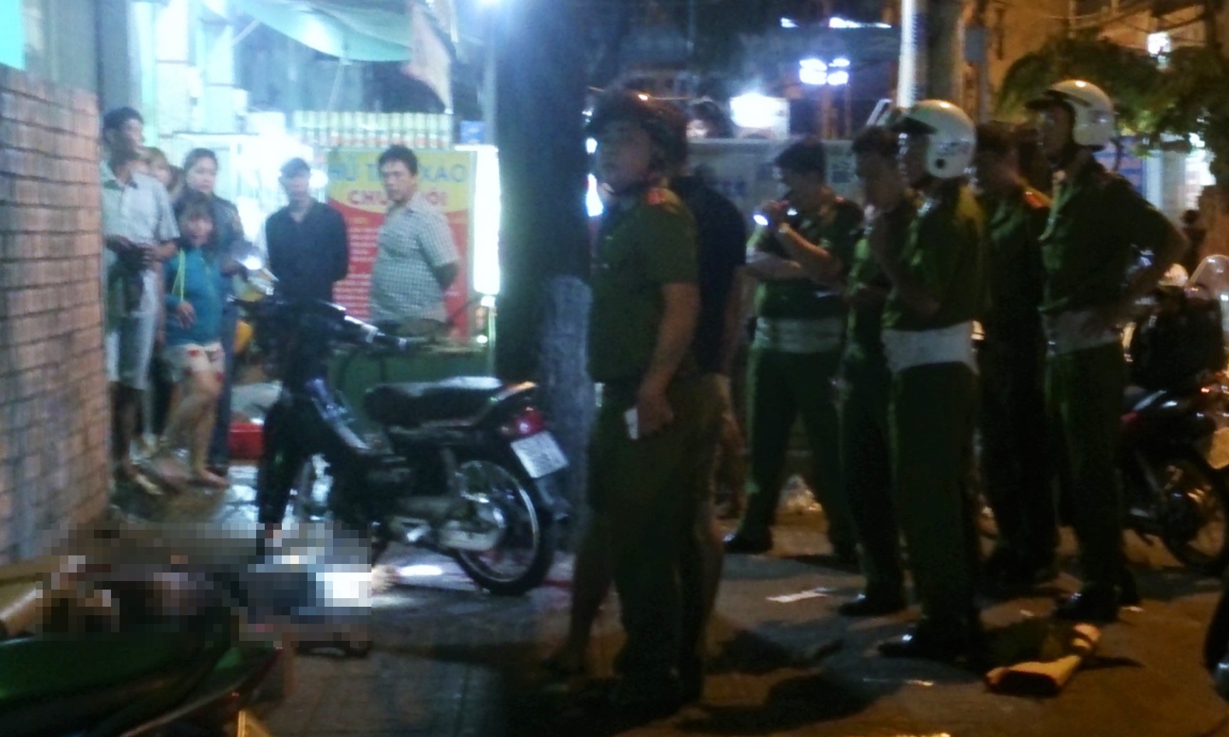 hỗn chiến đâm chết người ở Sài Gòn ảnh 1 hon chien dam chet nguoi o Sai Gon anh 1