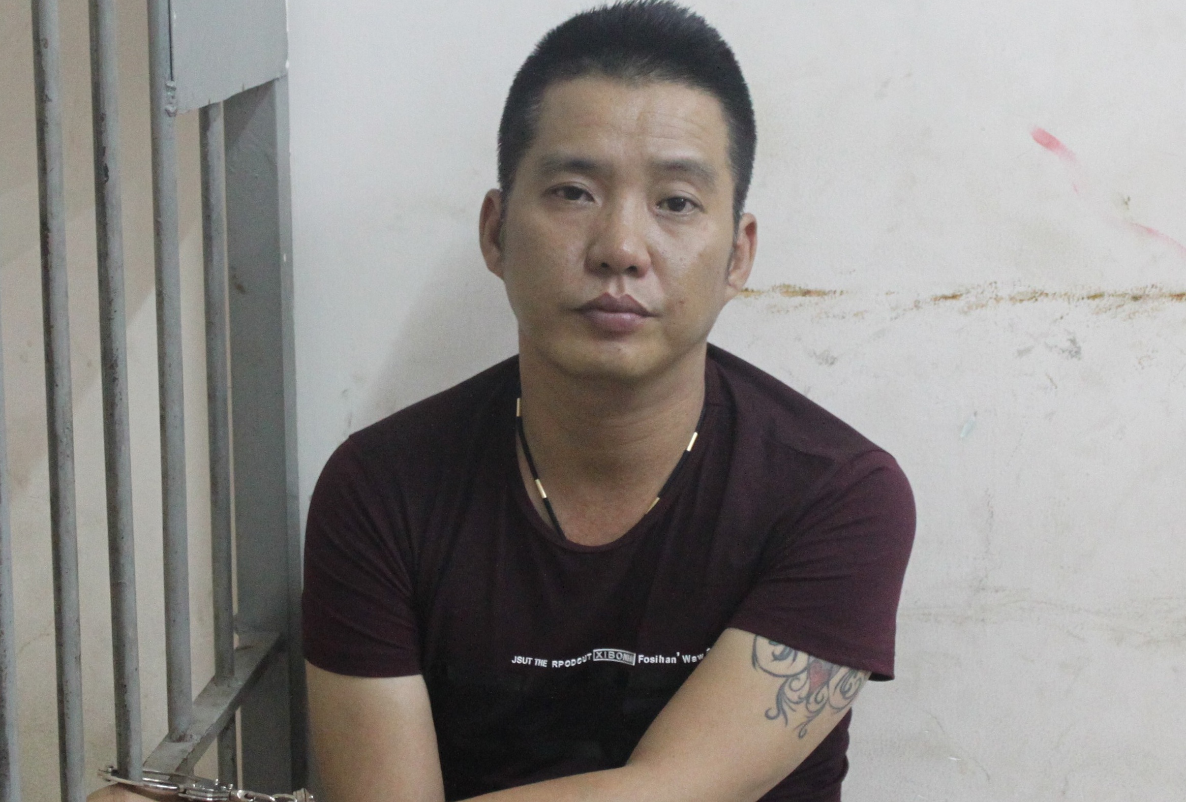 Thanh nien dua 1,5 trieu hoi lo canh sat hinh anh