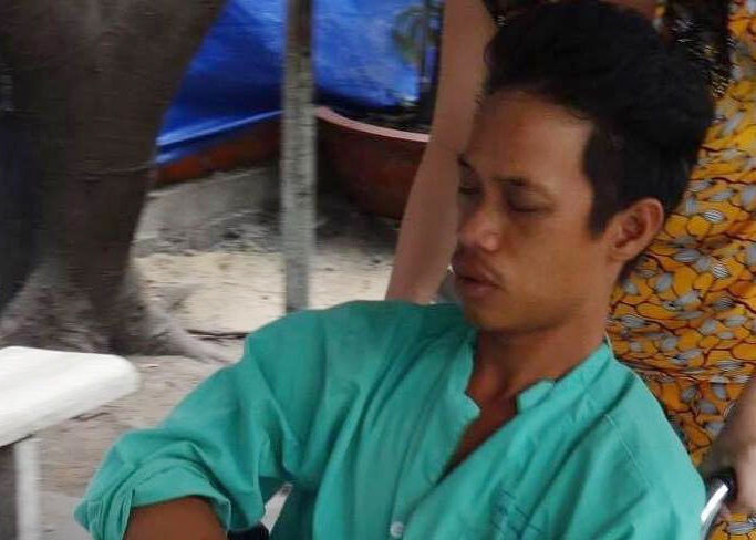 'Canh sat quat nga nguoi ban hang rong co 2 cai sai' hinh anh