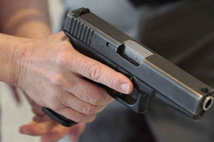 Cong an no sung bat da ga, mot nguoi bi thuong hinh anh