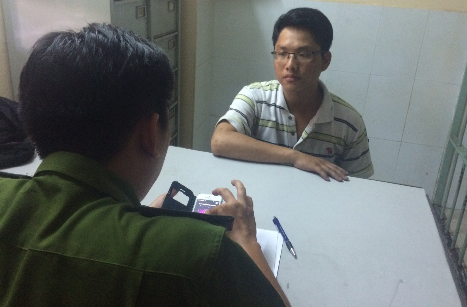 ten cuop tron trong tu quan ao anh 1