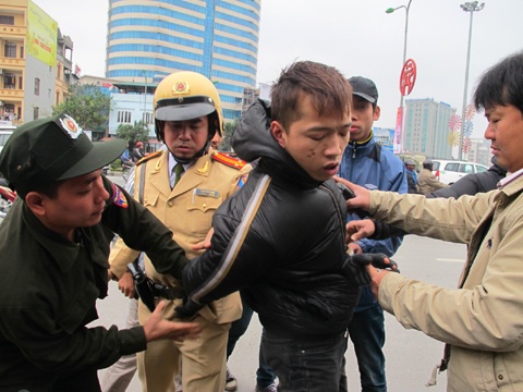 Cong an TP HCM truy quet toi pham, bao ve trat tu le 30/4 hinh anh