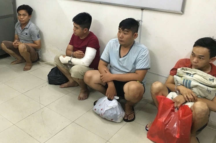 Bat nhom thanh nien 25 lan dot nhap trom tai san hinh anh
