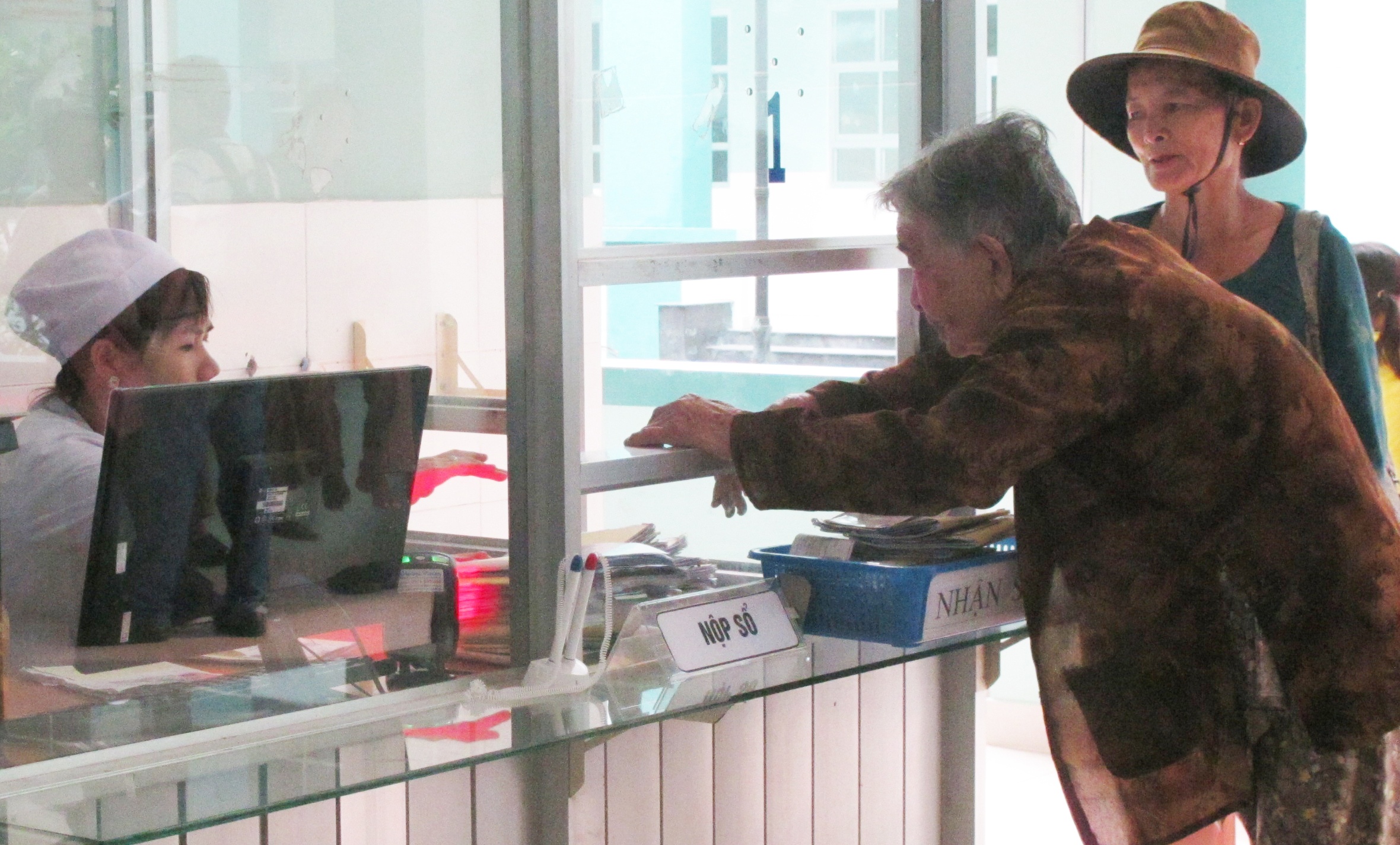 Kham chua benh mien phi cho dan quanh bai rac Dong Thanh hinh anh