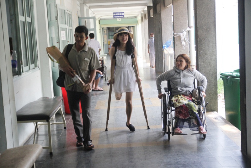 Nữ sinh bị cưa chân ước mơ công an ảnh 1 Nu sinh bi cua chan uoc mo cong an anh 1