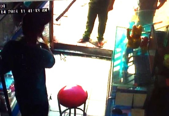 thanh nien ngao da tu thieu anh 1