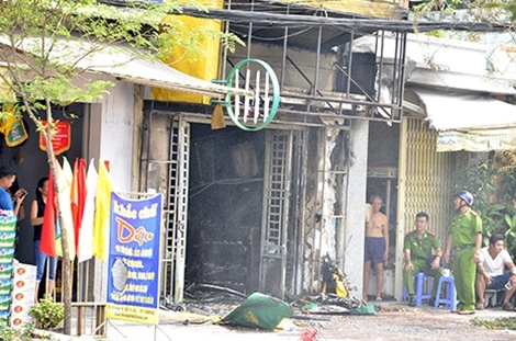 Tim than nhan cua ke ngao da dot cua hang gas o Sai Gon hinh anh