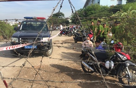 Xac nguoi phu nu trong bao tai bi troi chat tay o Sai Gon hinh anh