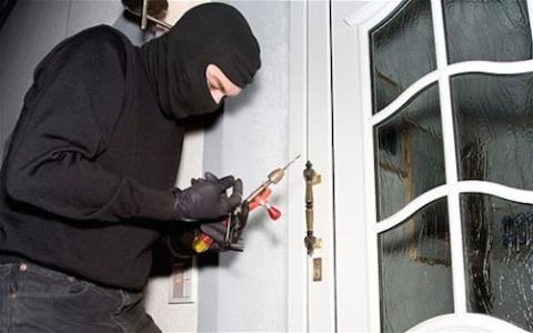 trộm đột nhập vào nhà đại biểu HĐND lấy két sắt  ảnh 1 trom dot nhap vao nha dai bieu HDND lay ket sat anh 1