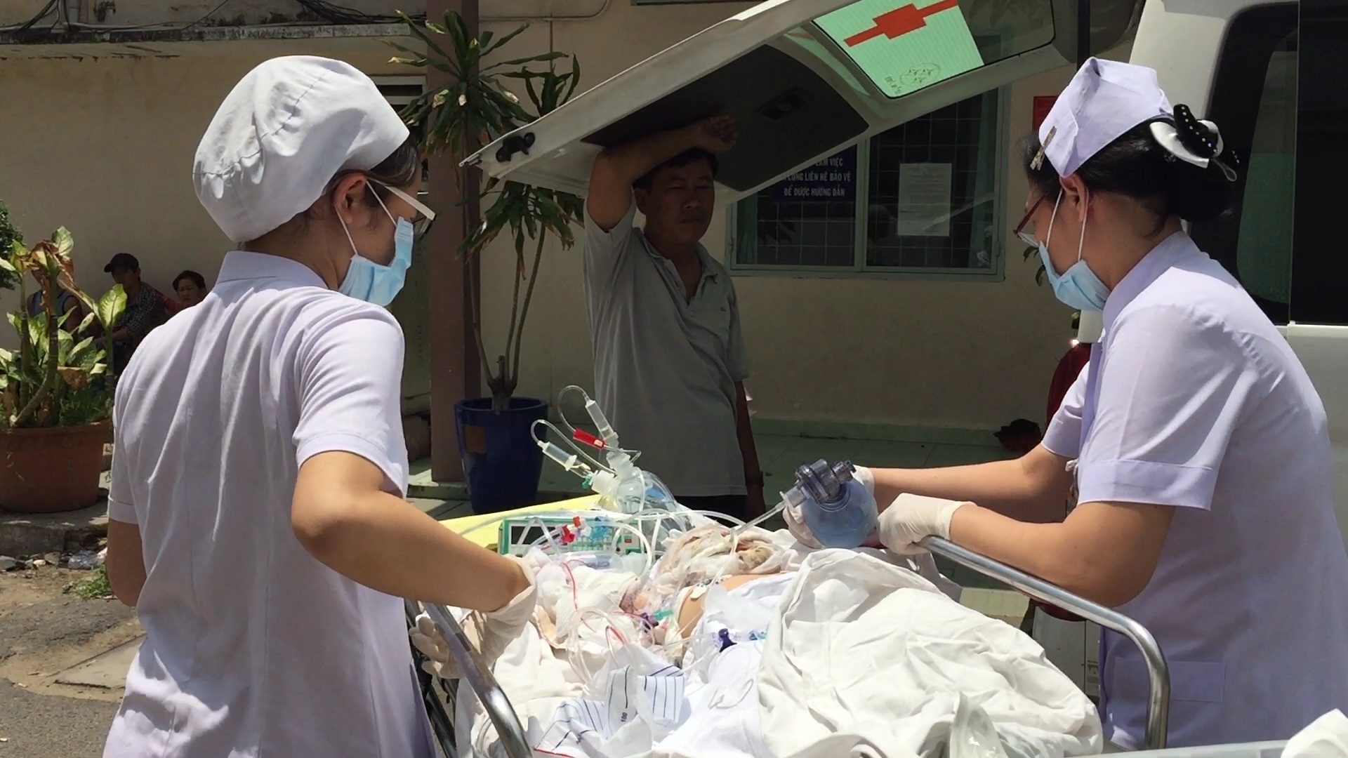 Con chet me khong the dua ve vi lo cham hai chau nguy kich hinh anh