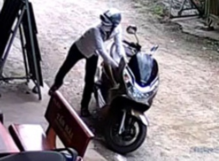 Bang nghien o Sai Gon chuyen trom xe de choi ca do hinh anh