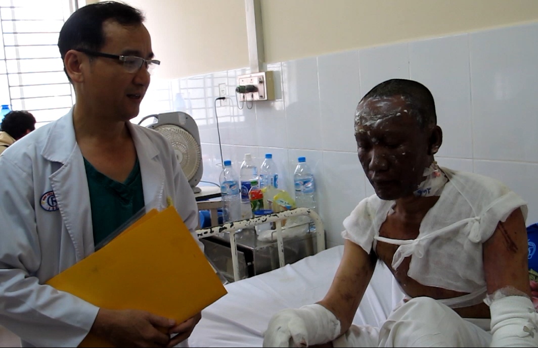 Ba nguoi thoat nan trong vu no tau ca o Kien Giang hinh anh