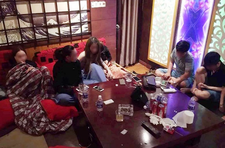 Dân chơi ném ma túy  ảnh 1 Dan choi nem ma tuy anh 1