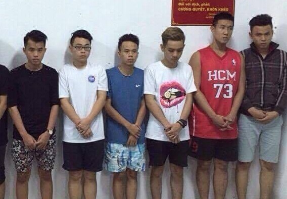 Mang sung di thach dau, thanh nien bi chem guc o Sai Gon hinh anh
