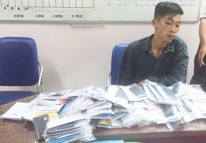 thanh niên trộm điện thoại ảnh 1 thanh nien trom dien thoai anh 1