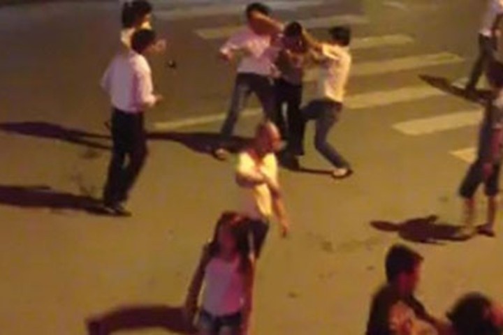 Chuc con do xach ma tau den nha doi chem gia dinh Cascadeur hinh anh