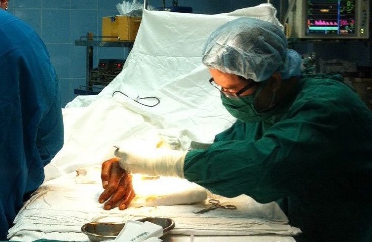 nối cánh tay đứt lìa ảnh 2 noi canh tay dut lia anh 2