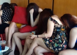 Ru du khach di choi voi 'chan dai' roi dan canh cuop tai san hinh anh