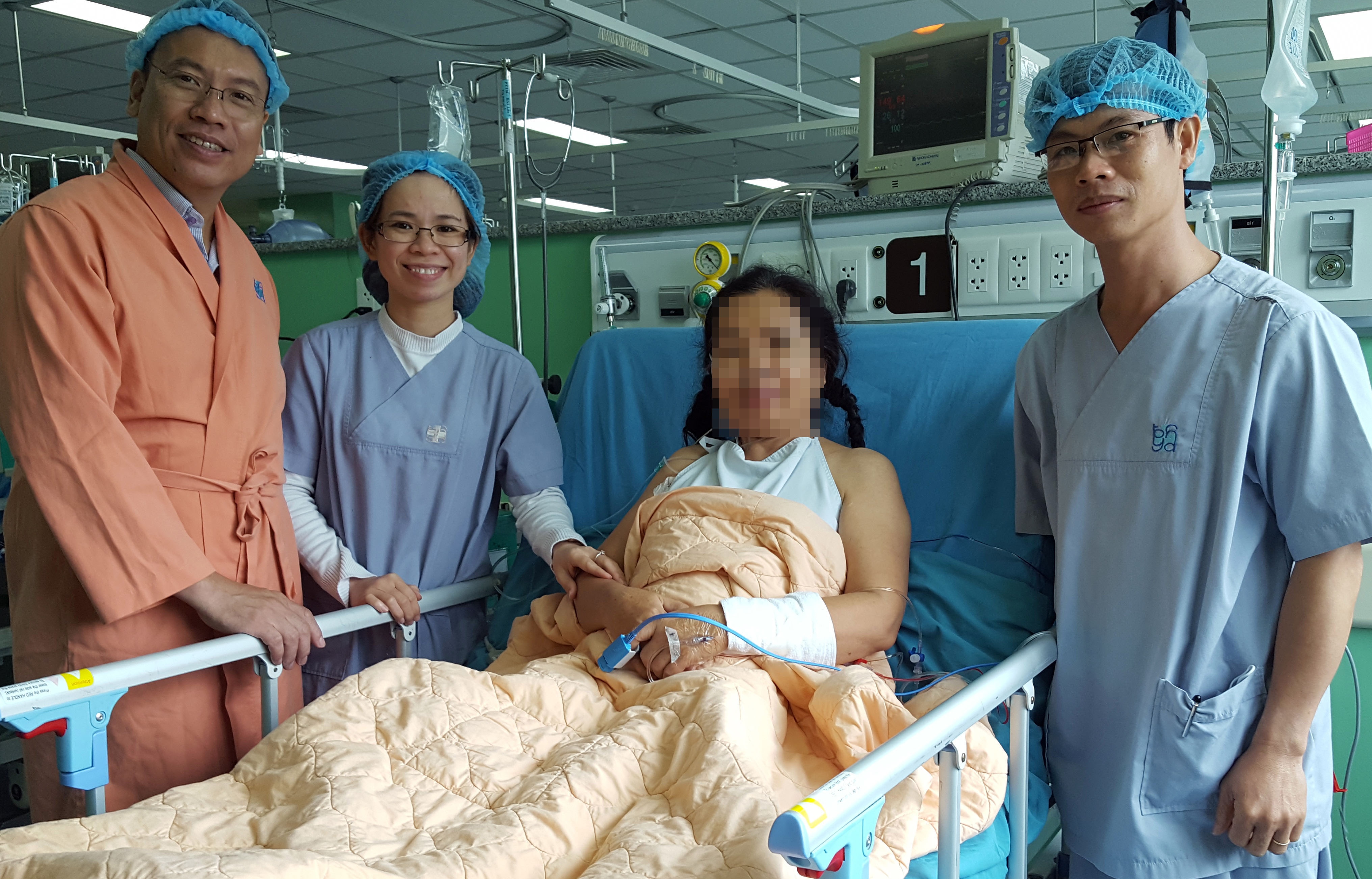 Nu benh nhan bi manh dan gam trong tim 45 nam hinh anh