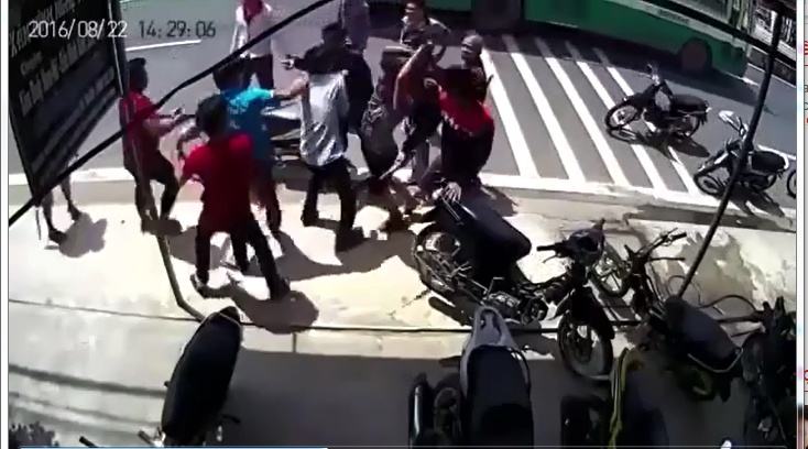 Xac minh clip 2 bang nhom chem nhau nhu phim o Sai Gon hinh anh