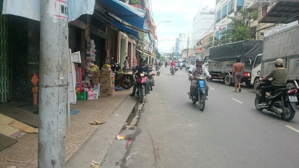 Cuop chem tieu thuong anh 2