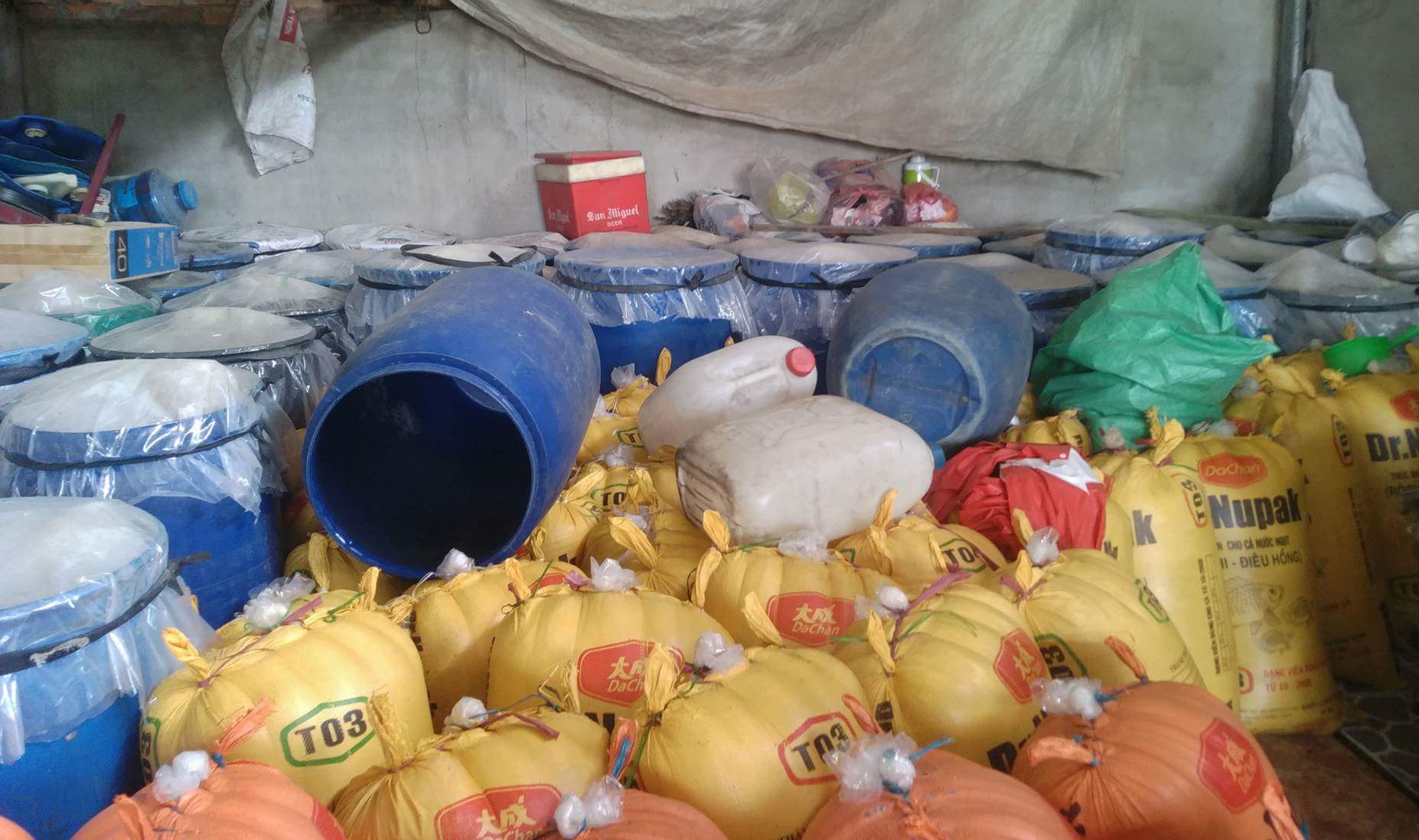 Phat hien 12 tan mang ngam hoa chat nhuom vai hinh anh