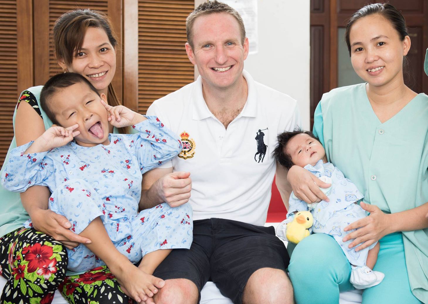 Mo tim cho benh nhi ngheo anh 1