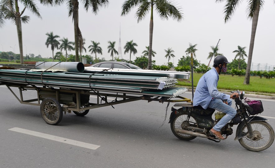 CSGT TP.HCM xu phat xe ‘dao phu’ cho ton hinh anh