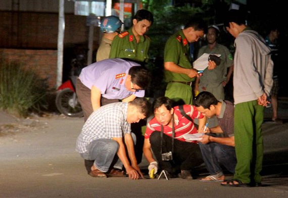 Co gai chet trong dem o Sai Gon bi 2 ten cuop dam hinh anh