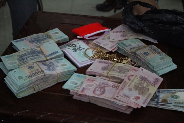 Pha duong day thau de tien ty o Sai Gon hinh anh