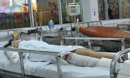Bat nam thanh nien tuoi xang dot ban gai hinh anh