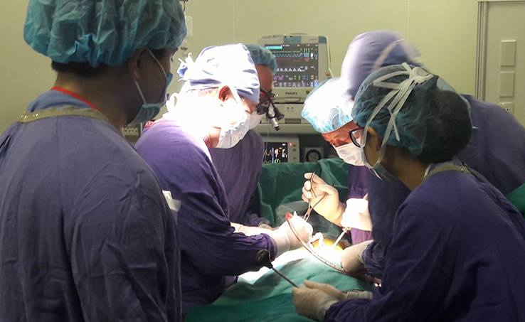 Thanh nien bi dut ‘cua quy’ do tai nan giao thong hinh anh