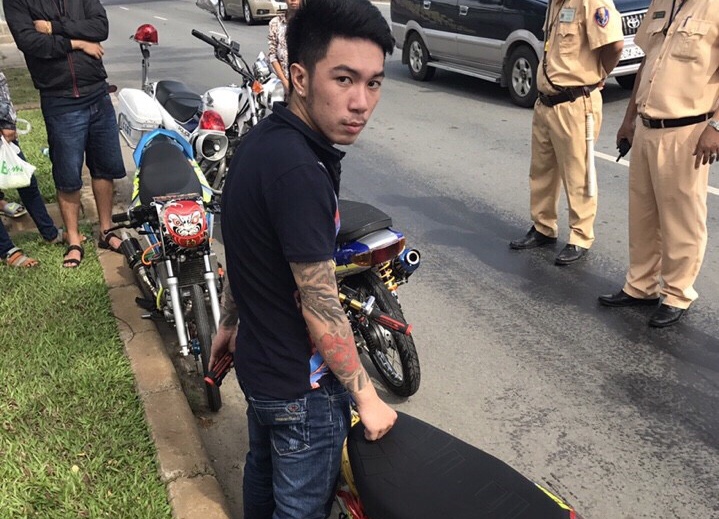 Hang chuc ‘quai xe’ dua xe o Sai Gon ngay mung 1 Tet hinh anh