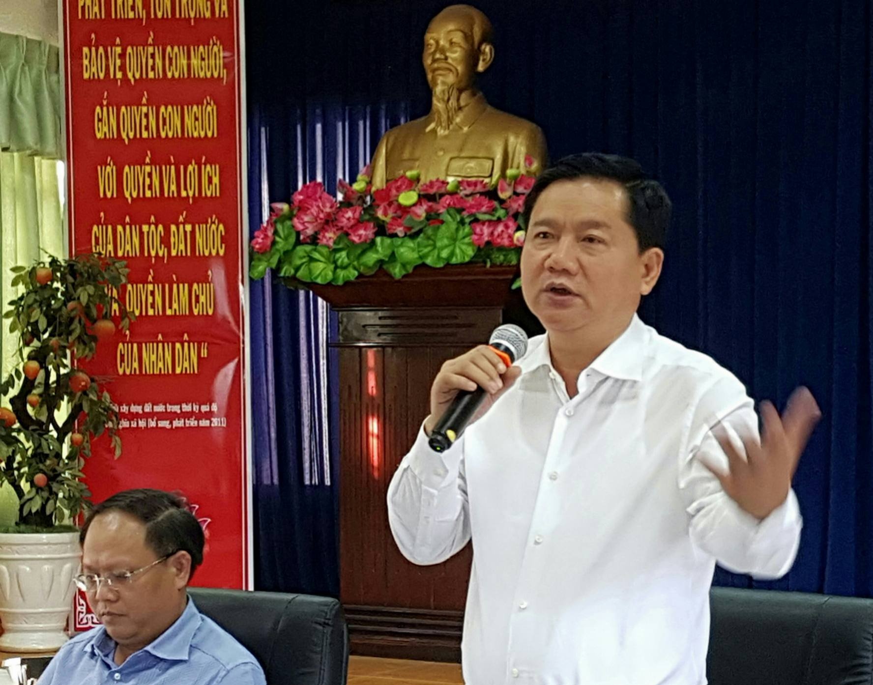 Bí thư Thăng yêu cầu giảm tải bệnh viện ảnh 1 Bi thu Thang yeu cau giam tai benh vien anh 1